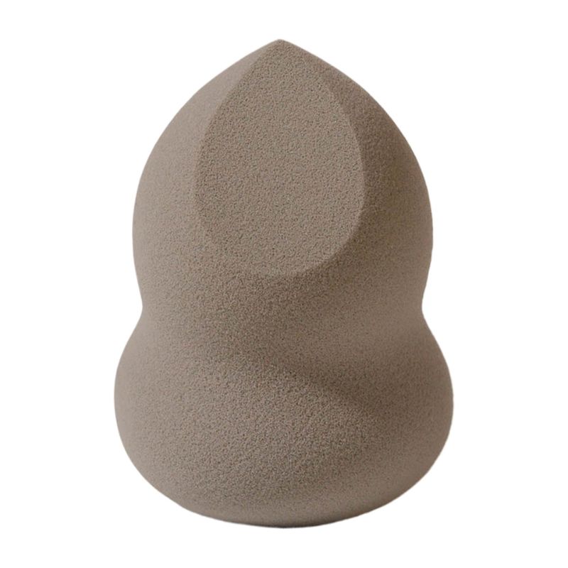 Éponge cosmétique en forme de larme gris foncé, coupée en angle, assure une résistance aux taches tout en offrant une couverture parfaite. Convient à tous les teints. Fournie par une usine certifiée GMP.