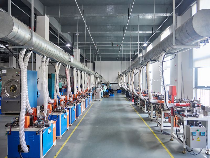 fabricant de éponges cosmétiques intérieur d'usine vue intérieure d'un fabricant mondial de premier plan spécialisé dans les éponges de maquillage et les poudres cosmétiques.