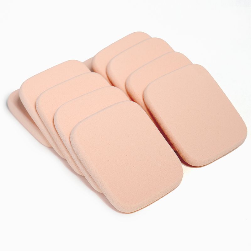 poudrier compact à texture plush en beige pour un mélange sans couture de la peau. La mousse à cellules fermées réduit le gaspillage de poudre jusqu'à 70 % — idéal pour les programmes de marque privée de beauté propre