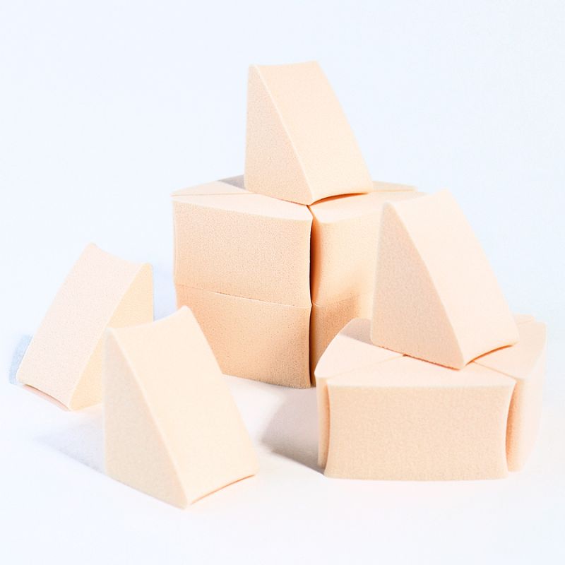 Applicateur triangulaire compact conçu pour un travail de précision sur les sourcils, les lignes des lèvres et les coins internes. Fabriqué avec une mousse à cellules fermées 28D (conforme à la FDA et au REACH) pour des performances constantes dans les programmes de marque privée en gros.